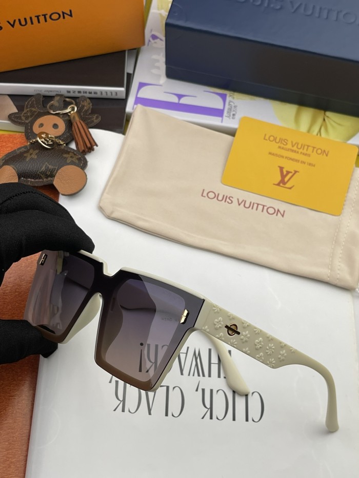 Sunglasses Louis Vuitton L1211