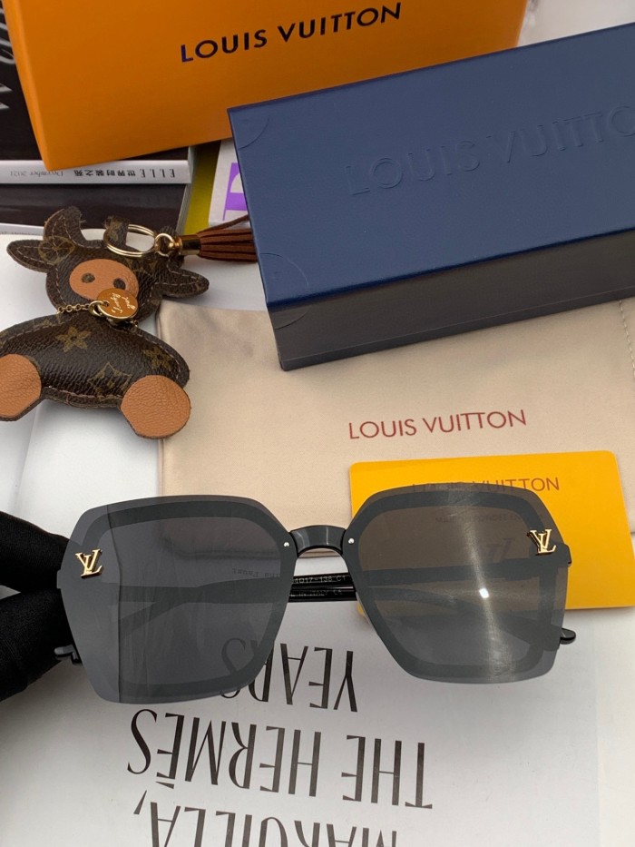 Sunglasses Louis Vuitton L658