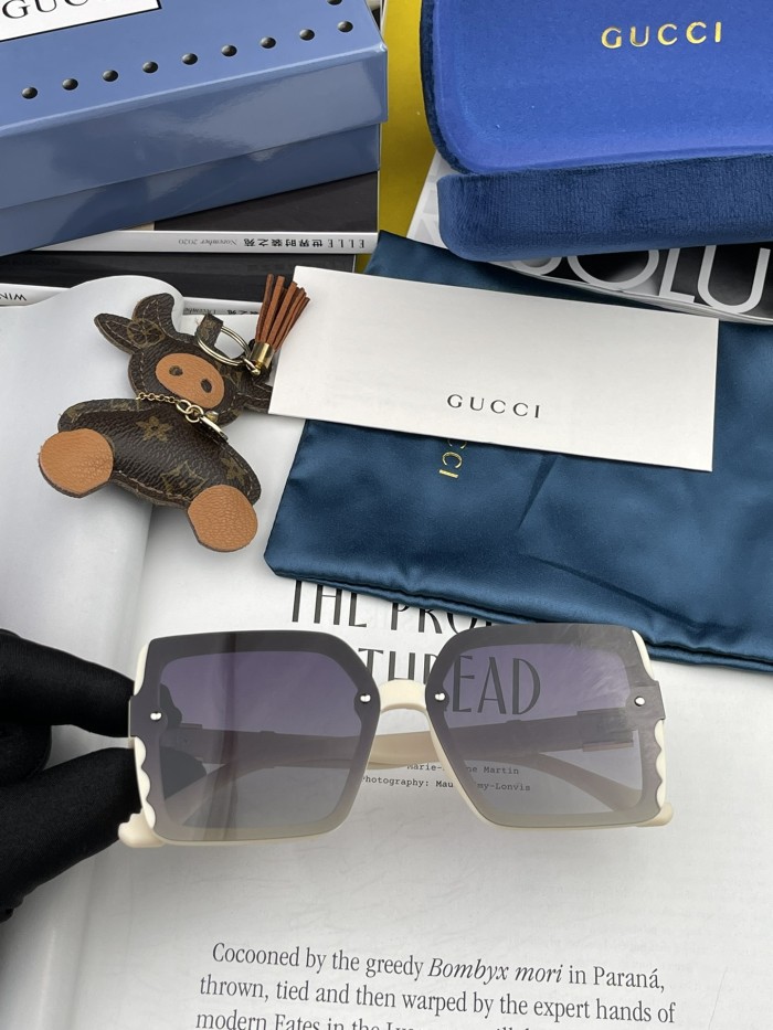 Sunglasses Gucci G3851