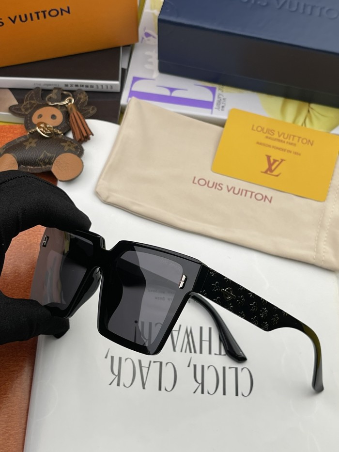 Sunglasses Louis Vuitton L1211