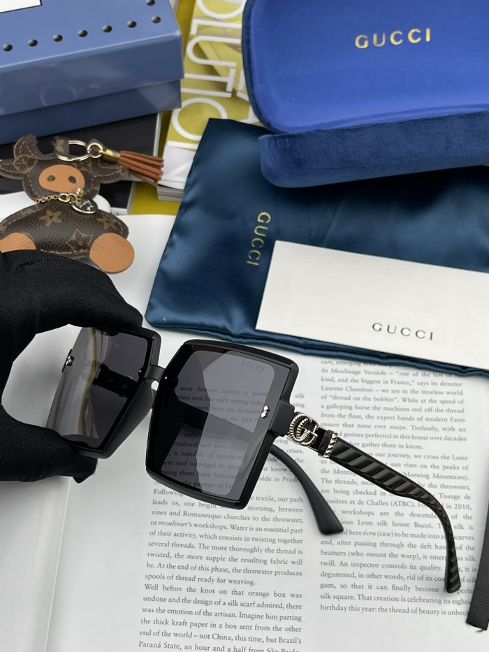 Sunglasses Gucci G1066