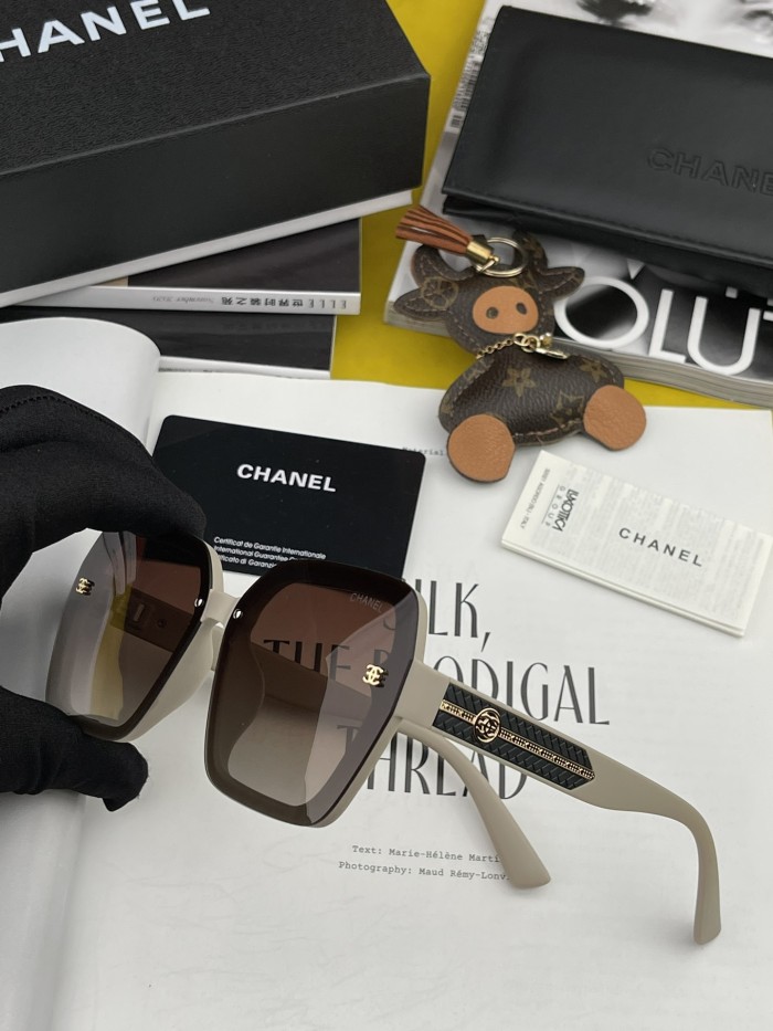 Sunglasses Chanel CH1598