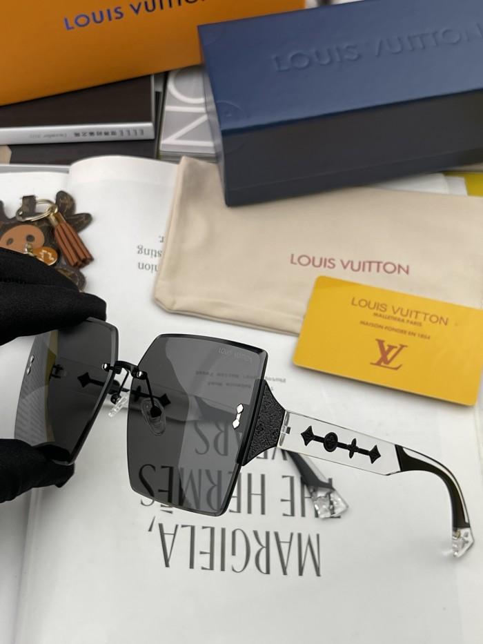 Sunglasses Louis Vuitton L5798