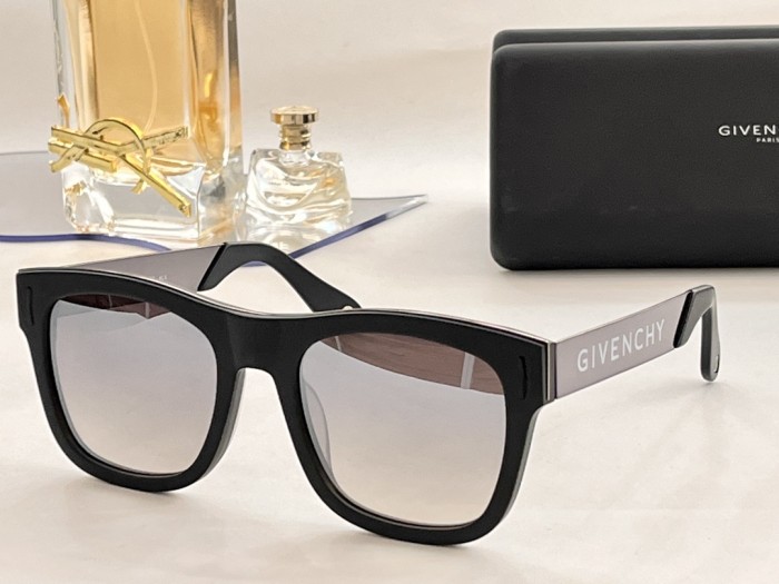 sunglasses Givenchy GV7016 Size:52-21-145