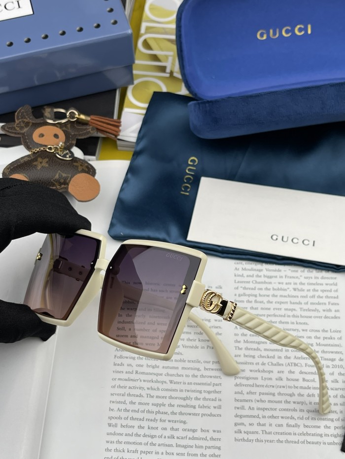 Sunglasses Gucci G1066