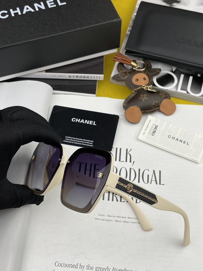 Sunglasses Chanel CH1598