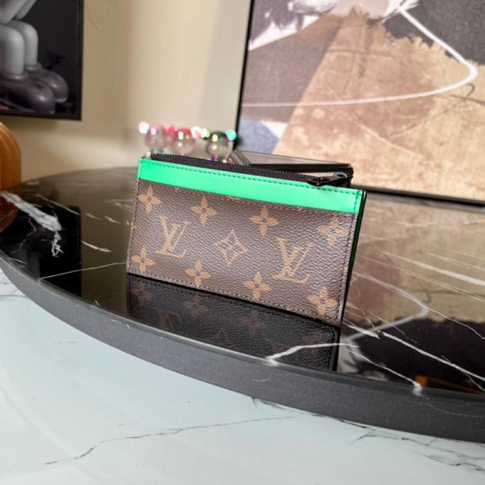 Handbag Louis Vuitton M81627 size 8*14.5*1 cm