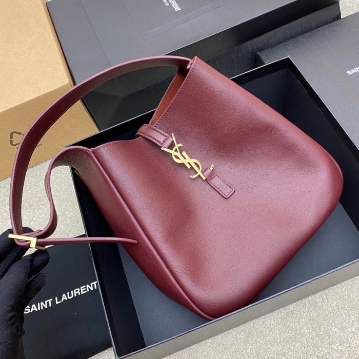 Handbags SAINT LAURENT 713938 size 22x22x10 cm