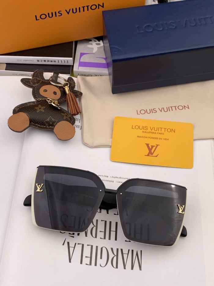 Sunglasses LOUIS VUITTON L2899