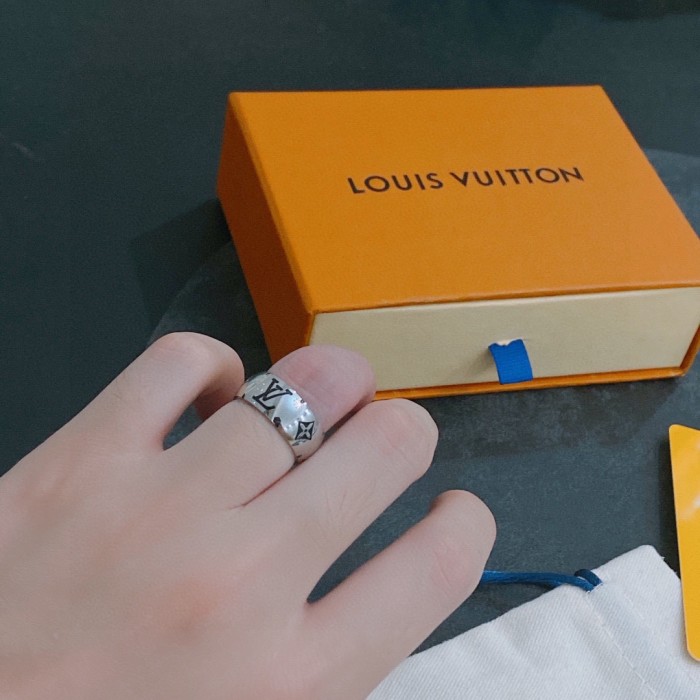 Jewelry Louis Vuitton 297