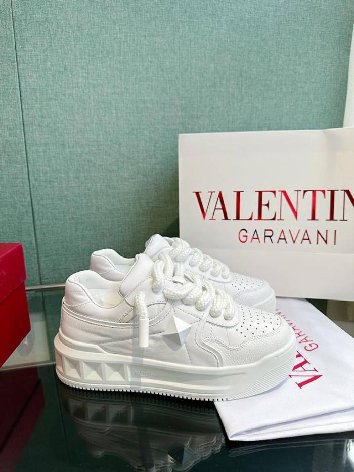 Valentino Garavani ONE STUD XL Low-Top Sneaker White
