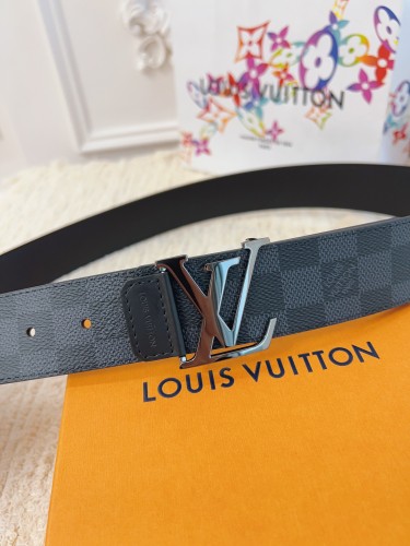 Louis Vuitton Belt 25 (width 4cm)