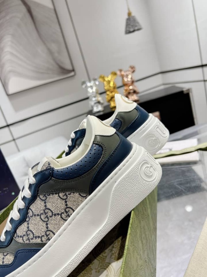 Gucci MEN'S GG SNEAKER Beige and blue GG Supreme canvas