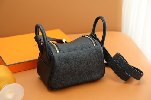  Handbags Hermes Lindy mini tc