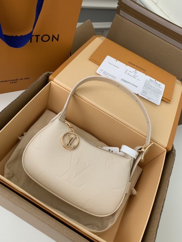  Handbags Louis Vuitton M82391 size:20.5*11*5 cm