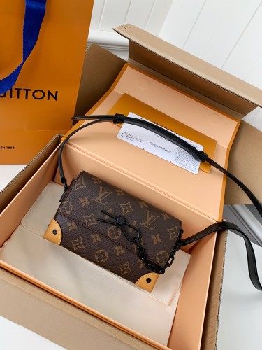  Handbags Louis Vuitton M82534 size:18*1*6.5 cm
