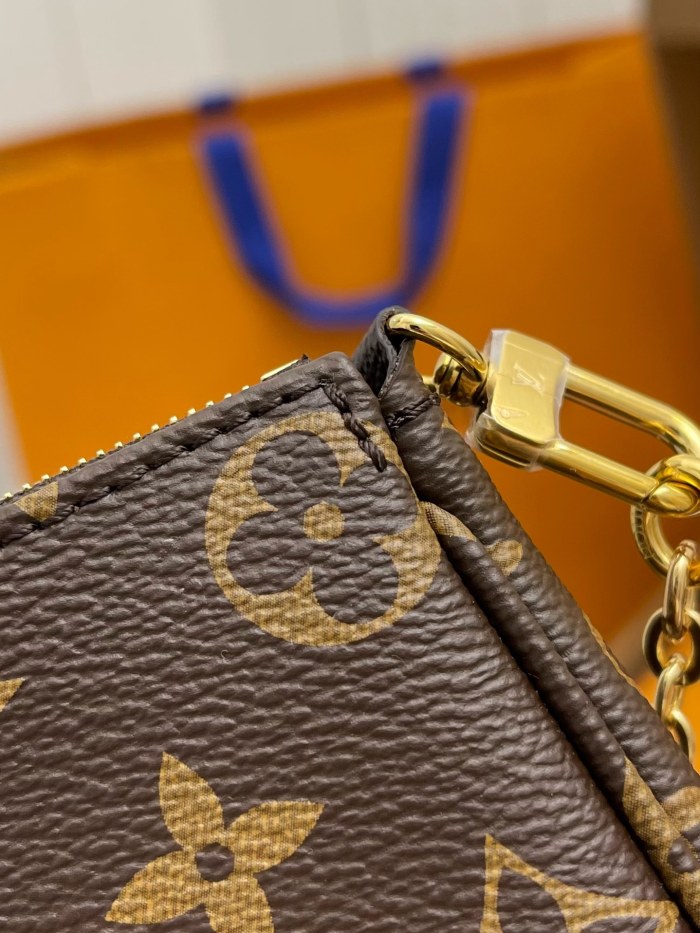 Handbags Louis Vuitton M44813 size:24*13.5*4 cm