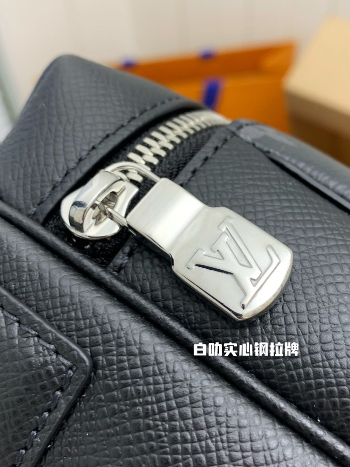  Handbags  Louis Vuitton M30233 size:26*20*10.5 cm