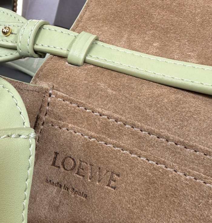 Handbags LOEWE 𝘔𝘪𝘯𝘪 𝘎𝘢𝘵𝘦 size:15*12.5*9cm