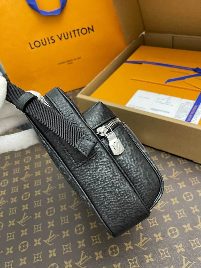  Handbags  Louis Vuitton M30233 size:26*20*10.5 cm