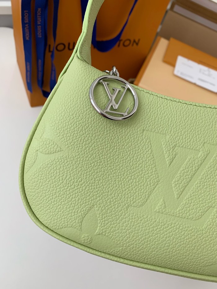  Handbags Louis Vuitton M82391 size:20.5*11*5 cm