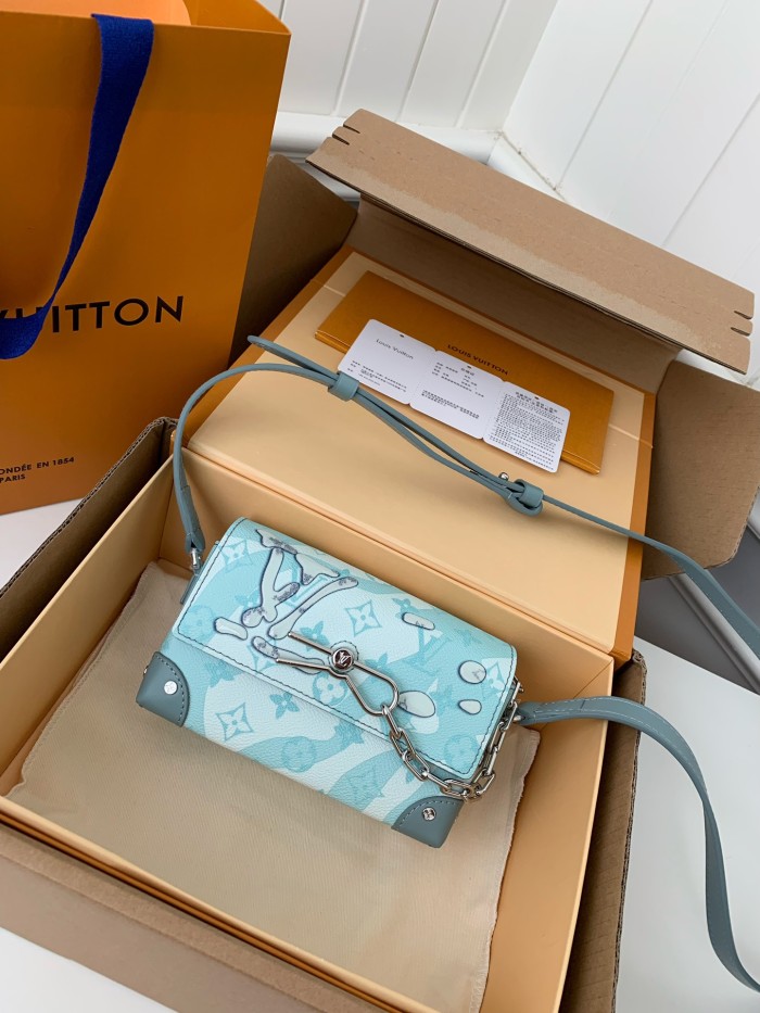  Handbags Louis Vuitton M22637 size:18*11*6.5 cm