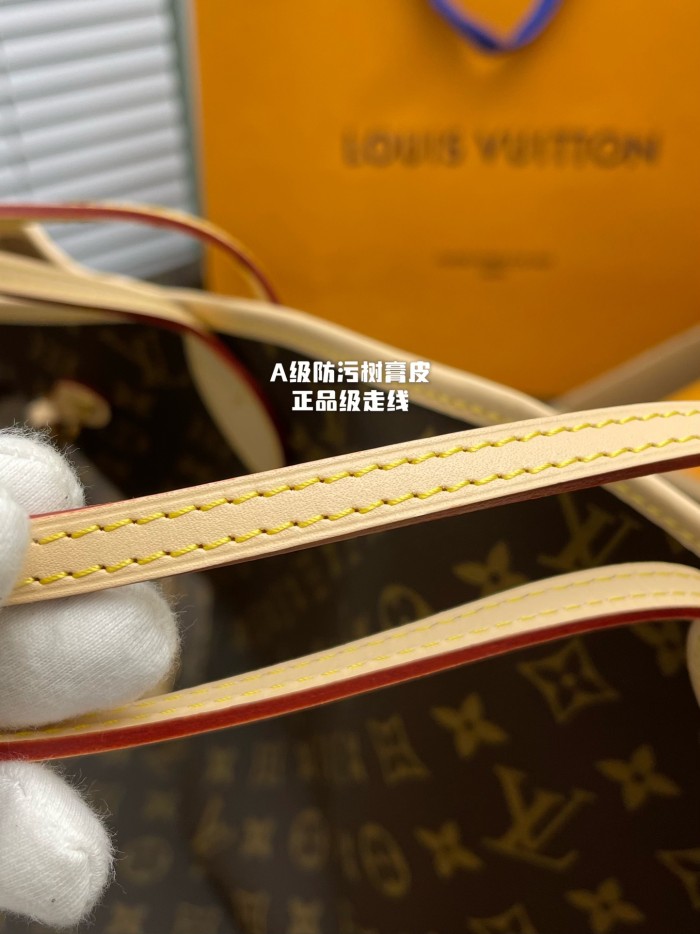  Handbags Louis Vuitton M40995 size:31*28*14 cm