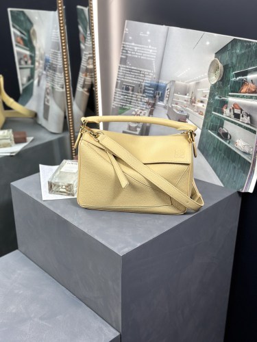  Handbags LOEWE ZP size:24−14-11 cm