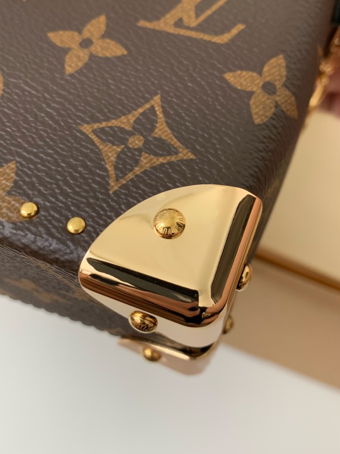 Handbags Louis Vuitton M82465 size:12.5*17.6*6 cm