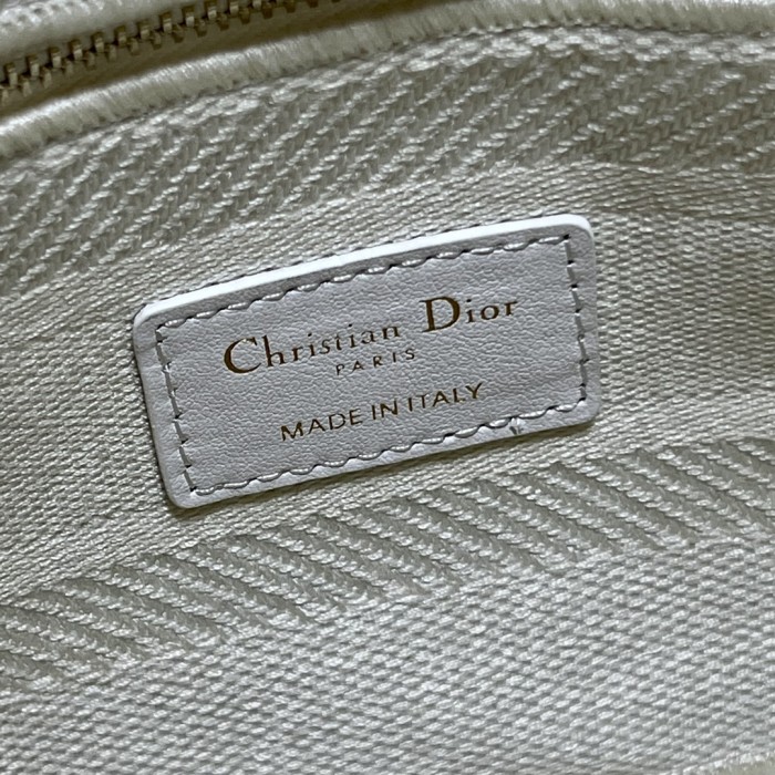  Handbags Dior 9207 size：24*20*11 cm
