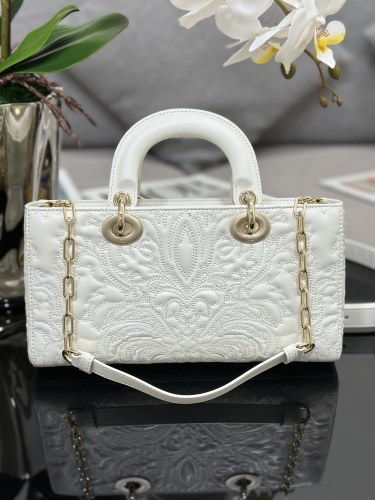  Handbags Lady Dior M0540 size:22*13.5*5 cm
