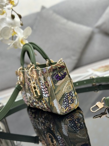  Handbags Lady Dior M0540 size:26*13.5*5 cm