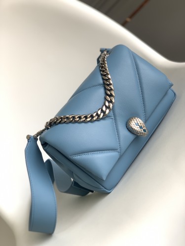  Handbags Bvlgari 2910850801 size:18*12*8 cm