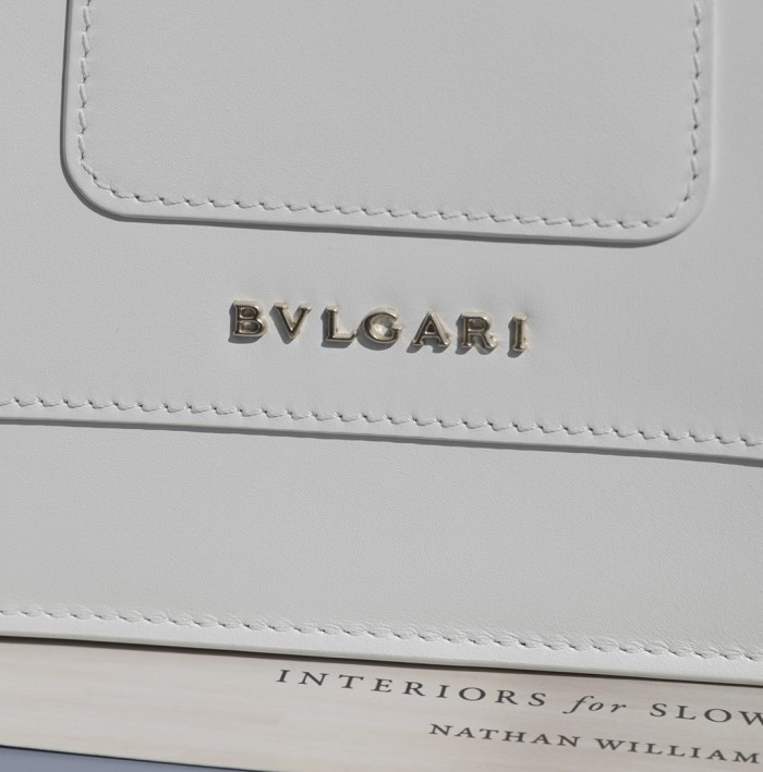  Handbags Bvlgari 24791050 size:18*15*9.5 cm