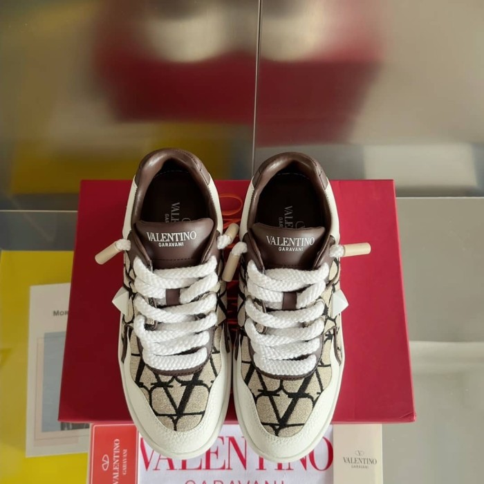 Valentino Garavani Low-Top One Stud XL sneakers