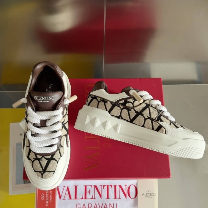 Valentino Garavani Low-Top One Stud XL sneakers