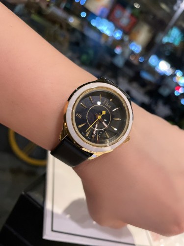 Watches Dior 323412 size:33 mm