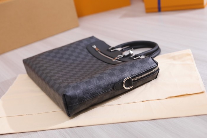 handbag Louis Vuitton N48260 size 37*28*6
