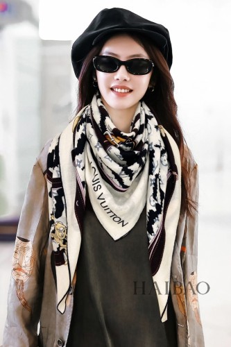 Streetwear Scarf LV 329234 SIZE:140*140cm