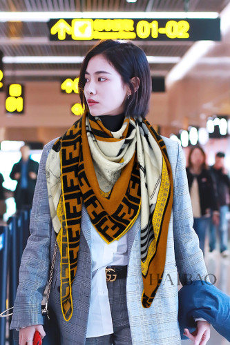 Streetwear Scarf FENDI 329237 SIZE:140*140cm