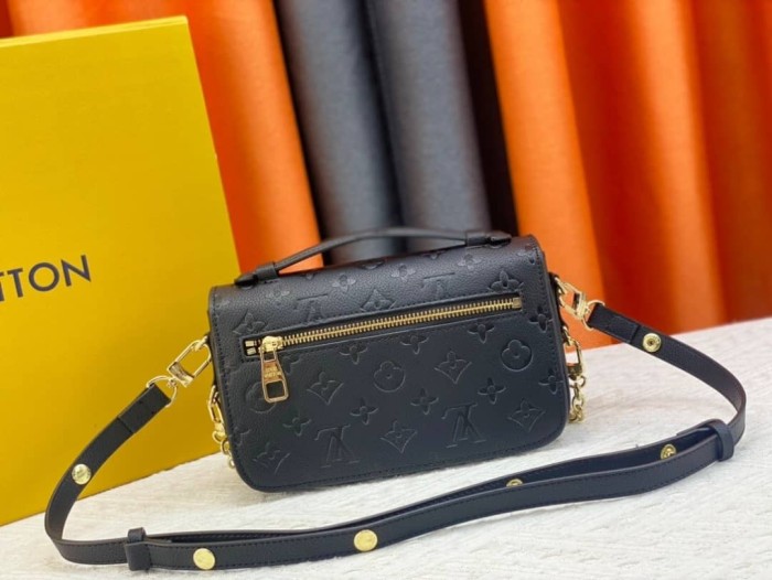 Handbag Louis Vuitton M46595 size 21.5*13.5*6 cm