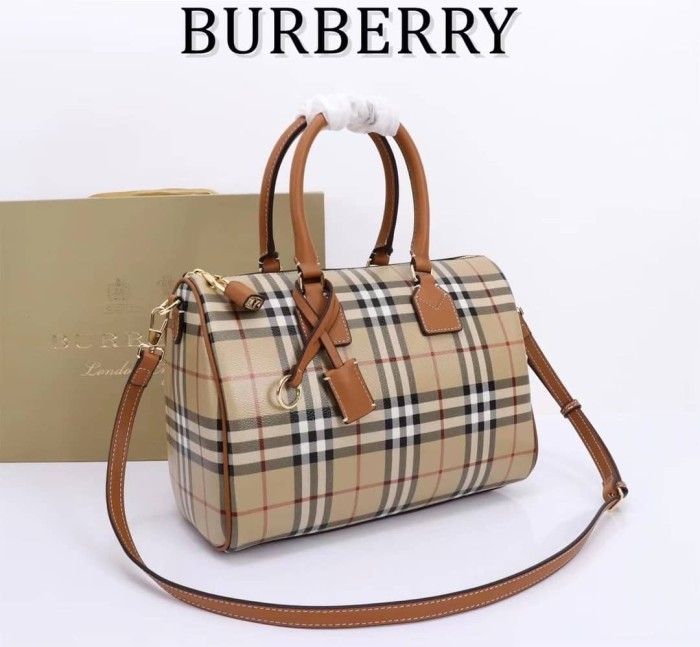 Handbag Burberry 40569460 size 30*15*21 cm