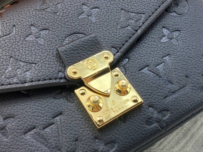 Handbag Louis Vuitton M46595 size 21.5*13.5*6 cm
