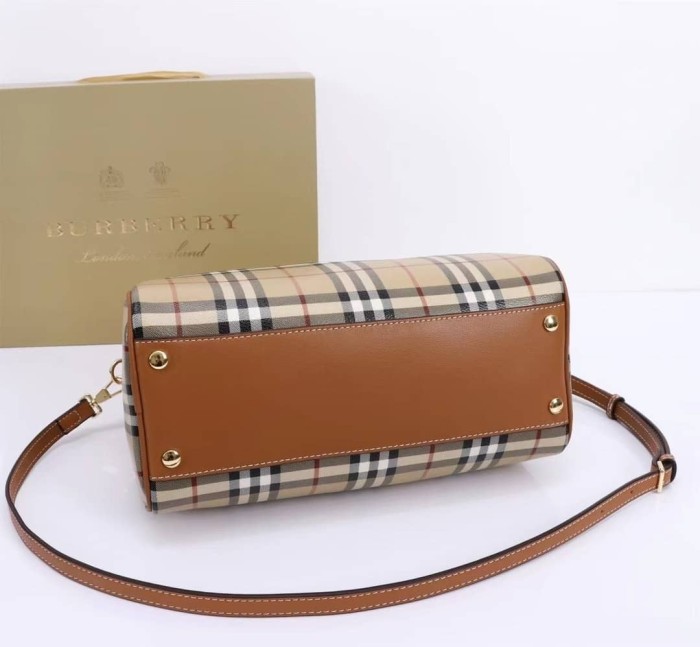 Handbag Burberry 40569460 size 30*15*21 cm