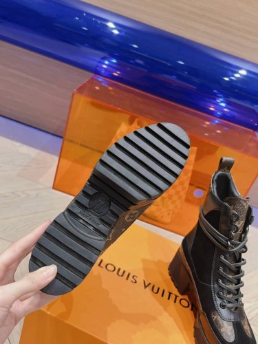 Louis Vuitton Laureate Desert Boot Black