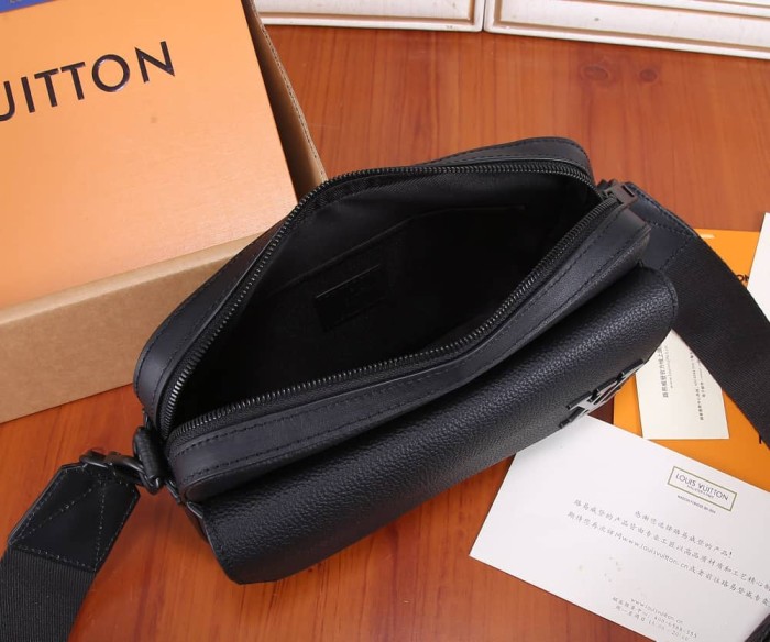 Handbag Louis Vuitton M22482 size 23.5*18*7 cm