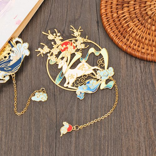 1PC Chinese Retro Carving Style Metal Bookmarks Hollow Animals Pendant Book Clip Pagination Mark School Stationery Supply Gifts