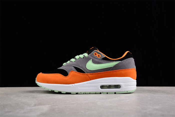 AM 1 Shoes-35