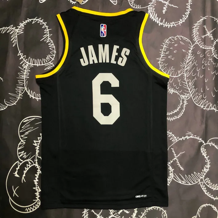 Lakers honor 6