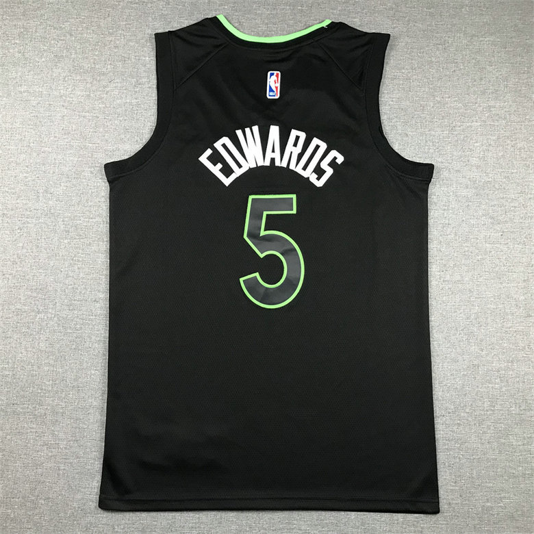 Wolf Embroidery SE